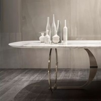 Ensemble de table et chaises de salle à manger en marbre avec pieds en acier inoxydable, tables de salle à manger modernes de luxe avec plateau en marbre et structure en métal