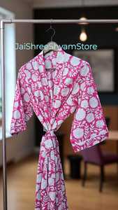 Bata estilo kimono de algodón con estampado floral tradicional para mujer, ideal para estar en casa, dormir, descansar y para el spa. - Product Image 6