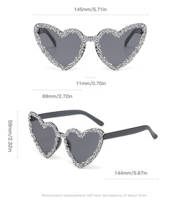 Nuovi Occhiali da Sole da Donna Senza Montatura con Strass Colorati Stile Europeo-Americano UV400 a Cuore Inclinato per Feste - Cross-border - Product Image 6