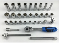 Jeu de douilles à cliquet de 33 pièces de 3/8 pouce à entraînement moyen avec cliquet à dégagement rapide dans une boîte à outils