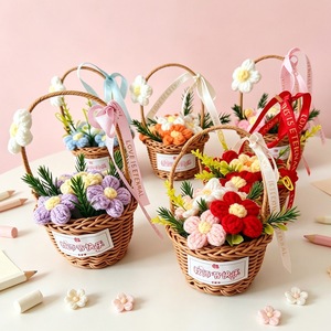 Panier de fleurs tricoté à la main en fil de laine, fleurs artificielles, cadeau pour la fête des enseignants, vente en gros - Product Image 2