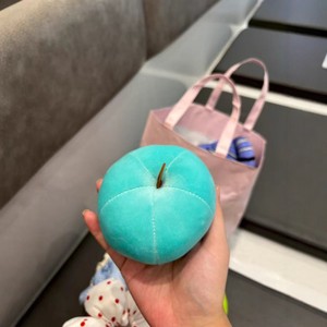 Jouet anti-stress en peluche douce en forme de fruit pour la décoration de bureau, compagnon mignon à presser pour la relaxation à la maison et au bureau, cadeaux et confort quotidien - Product Image 3