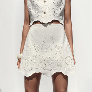 Conception d'usine de hauts et robes sans manches brodés ajourés à la mode, ensemble deux pièces en lin et coton sur mesure - Product Image 5