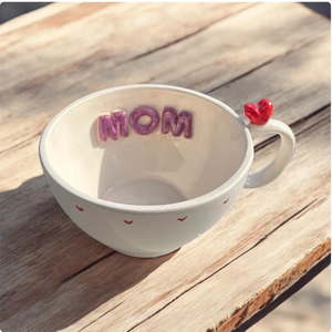 <span class=keywords><strong>Tasse</strong></span> en céramique pour <span class=keywords><strong>maman</strong></span> <span class=keywords><strong>Tasse</strong></span> à café faite à la main avec poignée en forme de cœur Fête des mères, cadeau d'anniversaire pour <span class=keywords><strong>maman</strong></span> Lettres de <span class=keywords><strong>maman</strong></span> violettes | Passe au lave-vaisselle - Product Image 1