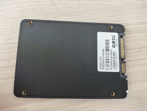 ขายส่ง SSD ความเร็วสูง SATA 3.0 2TB มือสอง ผ่านการทดสอบ 100% สำหรับแล็ปท็อป ตัวเรือนอะลูมิเนียมอัลลอยแบบพกพา อ่าน/เขียน 501-600MB/s ขนาด 2.5 นิ้ว - Product Image 1