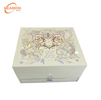 Boîte en papier de luxe en forme de livre, fermeture magnétique, carton rigide avec insert en mousse EVA pour emballage cadeau de parfum et de cosmétiques
