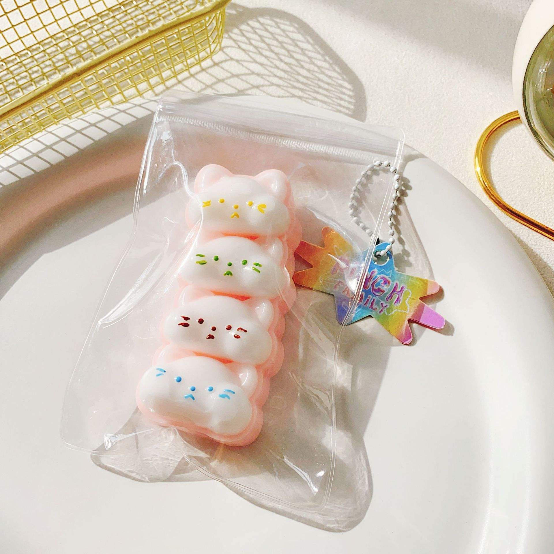 4 chats impeccables (offre spéciale à durée limitée)