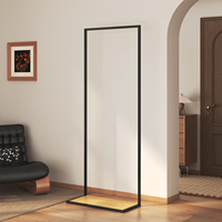 Arara de Roupa Moderna Minimalista em Metal Preto com Prateleira Inferior de Madeira Nogueira para Hall de Entrada e Quarto