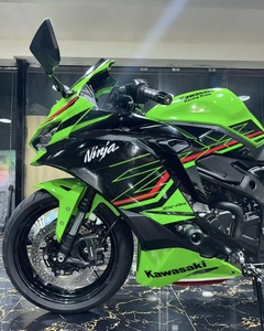 Moto Kawasaki <span class=keywords><strong>Ninja</strong></span> ZX-4R Supersport-Moteur à quatre cylindres en ligne de 399cc, puissance 4 cylindres + ABS | Livraison mondiale - Product Image 4