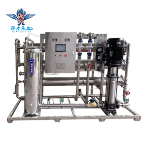 Équipement de purification d'eau par osmose inverse avec pompe et PLC, productivité de 1000 L/heure pour les zones rurales - Product Image 1