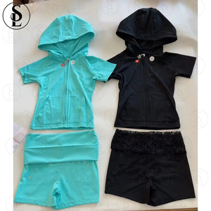 Set Estivo <span class=keywords><strong>di</strong></span> Alta Qualità per Donna: Giacca con Zip a Manica Corta, Fascia per Capelli e Pantaloncini, Completo Sportivo Personalizzato <span class=keywords><strong>in</strong></span> Due Pezzi - Product Image 3