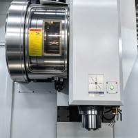 Centre d'usinage vertical VMC1380 3 axes 1300x800x700mm BT40 8000 tr/min 15kW Usinage CNC robuste