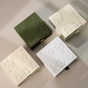 Boîte à bijoux en carton rigide texturé gris, écologique, biodégradable, de luxe haut de gamme, pour bijoux de qualité supérieure - Product Image 1