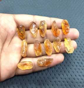 หินอัญมณีธรรมชาติไม่ผ่านการบำบัด10ชิ้น,หินซิทรินแบบไม่เรียบรูปร่างไม่สม่ำเสมอทำให้เครื่องประดับเกิดเดือนพฤศจิกายน - Product Image 6
