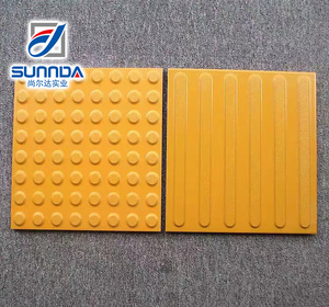 Baldosas de Cerámica y Porcelana Tac Tiles, Guía para Ciegos, Pavimento, Ladrillo para Exteriores, Textura de Tira Punteada, Color Gris, Gris Oscuro, Negro - Product Image 4