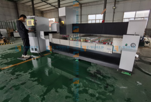 Machine de traitement du verre CNC de haute précision avec moteur et pompe pour le perçage, le fraisage et le polissage des constructions en acier - Product Image 3