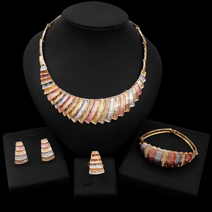 Parure de bijoux Zhuerrui « I Love You Hug and Kiss Xoxo Queen Crown » avec grandes boucles d'oreilles et collier fin pour mariage, style Dubaï - Product Image 3