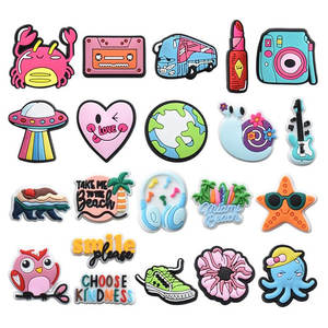 Disponible Sea Crabs World Shoe Charms para zuecos Shell Jellyfish Fish Shoe Charms Accesorios para hombres Mujeres Niños - Product Image 1