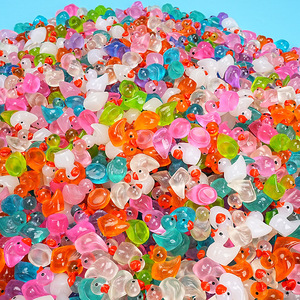 Mini pato que brilla en la oscuridad, adorno artesanal de resina para la fabricación de joyas y decoración coleccionable, colores variados, primavera 2024 - Product Image 4