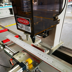 Machine de vissage automatique pour profilés en <span class=keywords><strong>PVC</strong></span>, plastique et acier, et doublures de renforcement en acier - Product Image 5