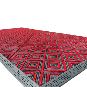 Tapis de porte d'entrée modulaire moderne Conception triade à emboîtement de carreaux Résistant à l'usure et antidérapant Installation facile par clic - Product Image 2