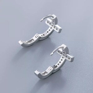 Piccoli orecchini a croce da donna, semplici accessori per l'uso quotidiano - Product Image 4