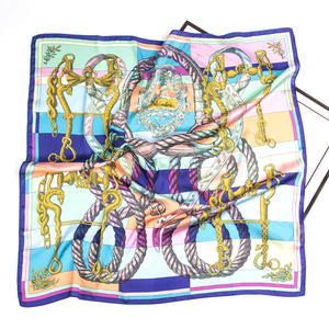 مخصص تصميم العلامة التجارية الخاصة حرير صناعي وشاح الرأس بانغانا مزدوج الجانب طباعة الحرير مربع 21 "X 21" - Product Image 4