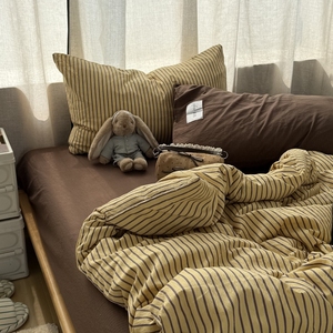 Set di Biancheria da Letto Premium Morbido a Righe Vintage, Set Copripiumino 4 Pezzi con Stile Maillard e Finitura Stropicciata per Casa e Hotel - Product Image 3