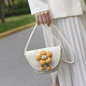 Sac de plage pour femme en coton et lin tissé, forme coquille, avec broderie florale, mini sac bandoulière, Printemps 2025 - Product Image 2