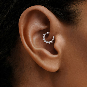 Piercing de nez ou d'oreille en argent sterling 925, motif fleur classique, avec moissanite, cadeau de mariage tendance - Product Image 4