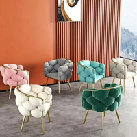 Chaise de salle à manger nordique au design moderne et minimaliste, avec accoudoirs en tissu, pour la maison, les salons de thé, les cafés, les restaurants, et comme tabouret à dossier décontracté