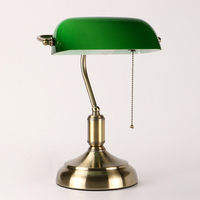 Lampe de banquier rétro en métal avec abat-jour en verre vert, style classique antique pour table de bar