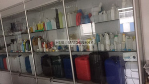 Machine de soufflage entièrement automatique pour bidons jerrycan de 20L et 25L en plastique HDPE, moulage par extrusion à double 3 couches - Product Image 6