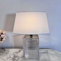 Lampe de table en cristal transparent de luxe, fabrication de haute précision, source d'usine, série classique française pour la décoration de villa