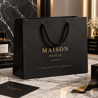 Sac de shopping de luxe en papier kraft écologique recyclable personnalisé avec logo en feuille d'or et poignée en corde de coton