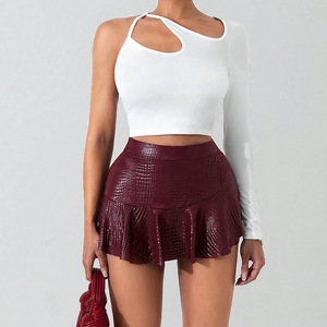 Nouvelles jupes plissées sexy en similicuir couleur unie pour femme – Tendance streetwear estivale - Product Image 3