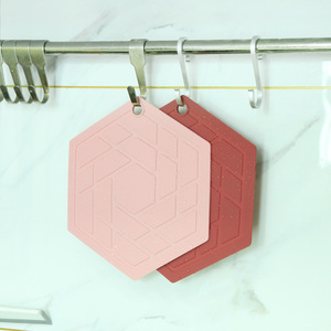 Sous-verre hexagonal en silicone résistant à la chaleur, set multicolore pour la protection des boissons (café, thé) - Product Image 3