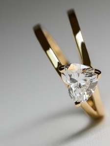แหวนเพชรคุณภาพสูงที่เพาะเลี้ยงในห้องปฏิบัติการ ตัวเรือนทองคำแท้ 14K 18K ได้รับการรับรองจาก IGI รูปทรงเจียระไนอย่างดีเยี่ยม พร้อมดีไซน์ที่โดดเด่น - Product Image 5