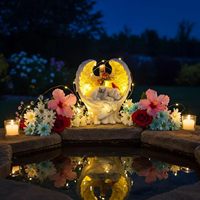 Statue commémorative solaire pour chien en résine peinte avec ailes d'ange et lumières en forme de croix pour la décoration de jardin - Cadeau de sympathie pour la perte d'un animal de compagnie