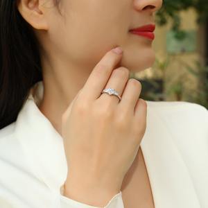 แหวนเงินแท้ S925 ดีไซน์รูปหัวใจ ประดับเพชรโมอิสซาไนต์ 3 เม็ด รุ่น 13209 KuangFeng Love Confession ดีไซน์เรียบหรู เหมาะสำหรับเป็นแหวนแทนใจผู้หญิง - Product Image 5