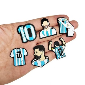 Breloques de chaussures de football <span class=keywords><strong>Messi</strong></span> en gros HY, accessoires de chaussures en PVC pour sabots, décoration de sandales et bracelets pour cadeaux d'enfants - Product Image 4