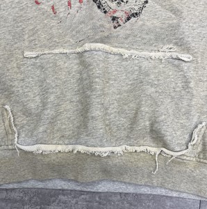 Sweat à capuche court en molleton bouclette personnalisé avec col brut, impression DTG, effet vieilli, poche déchirée, délavé soleil et délavé à l'acide - Product Image 4
