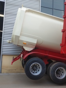 Semirremolque Cisterna de Acero de 3 Ejes y 38cbm con 4 Compartimentos para Almacenamiento de Agua, 6x4, con Recuperación de Vapor y Extintor de Incendios - Product Image 2