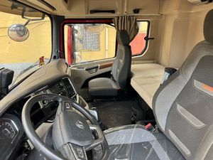 Camion lourd Shacman X3000 6x4 d'occasion, moteur diesel Euro 3 Weichai, direction à gauche, boîte de vitesses FAST - Product Image 5
