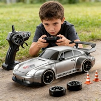 WGNRC Y8828 Coche de Carreras a Control Remoto a Escala 1/24, Coche de Carreras Deportivo Eléctrico de Juguete, Coche de Derrape RC de Alta Velocidad de 20 km/h