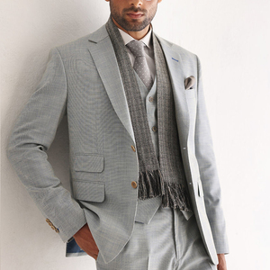Costume d'affaires premium pour homme, ensemble trois pièces formel avec gilet et pantalon assortis pour le bureau et les mariages - Product Image 6