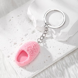 พวงกุญแจรูปรองเท้าแตะทำจากเรซินสีสันสดใสสุดสร้างสรรค์แบบ DIY พวงกุญแจแฟชั่นทำจากโลหะสำหรับห้อยกระเป๋าโทรศัพท์ในรถยนต์ - Product Image 5