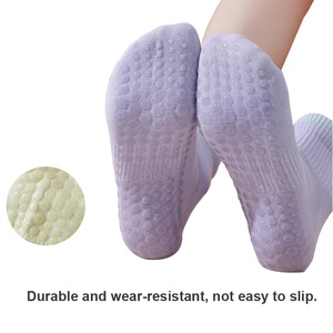 Calcetines de equipo de Yoga y Pilates de estilo informal para mujer, Gel antideslizante punteado, Material de LICRA de compresión con logotipo personalizado para ejercicio físico - Product Image 2