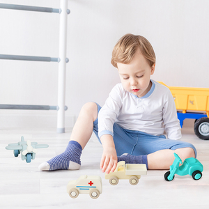 Vente en gros de jouets de dentition personnalisés en silicone pour bébés et tout-petits jouets éducatifs de qualité alimentaire Montessori pour bébés jouets de voiture ambulance - Product Image 3