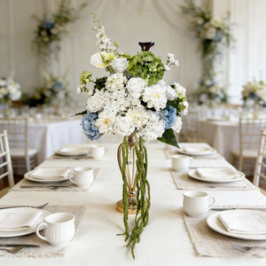 Nuevo Diseño de Bola de Flores Artificiales Realistas de Seda - Colores Verde Selvático y Blanco, Tamaños Personalizables para Bodas, Día de la Madre y Eventos - Product Image 3